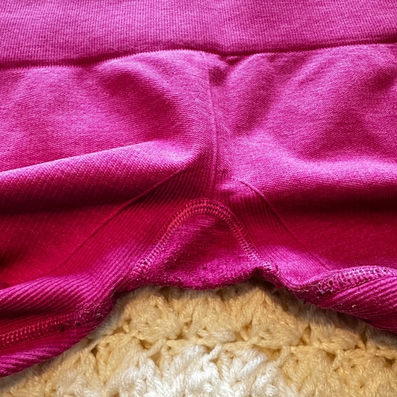 Lululemon The Flow Cinched
Crop Leggings Pink Size 6 - Picture 4 of 5
